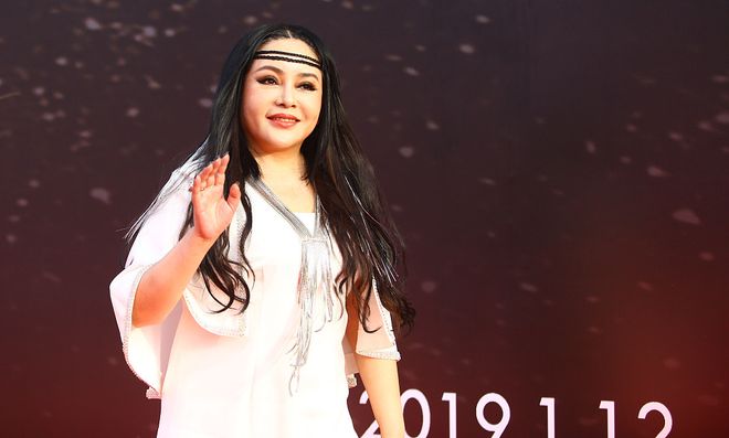 惠因病去世上个月刚抱孙子冰球突破游戏62岁千百