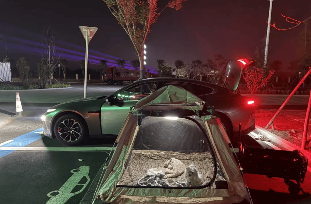 间年轻人旅行掀起“帐篷过夜”热潮冰球突破不住酒店住帐篷！国庆期