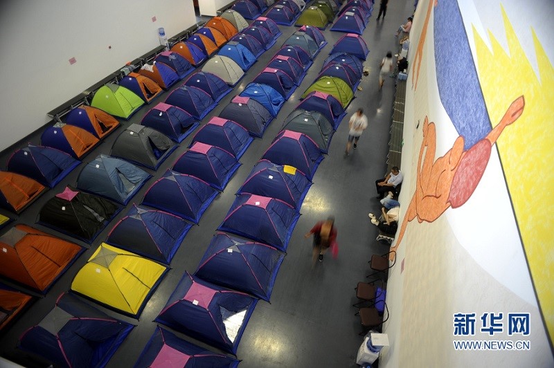 大学开设“迎新小帐篷”冰球突破新华网：天津